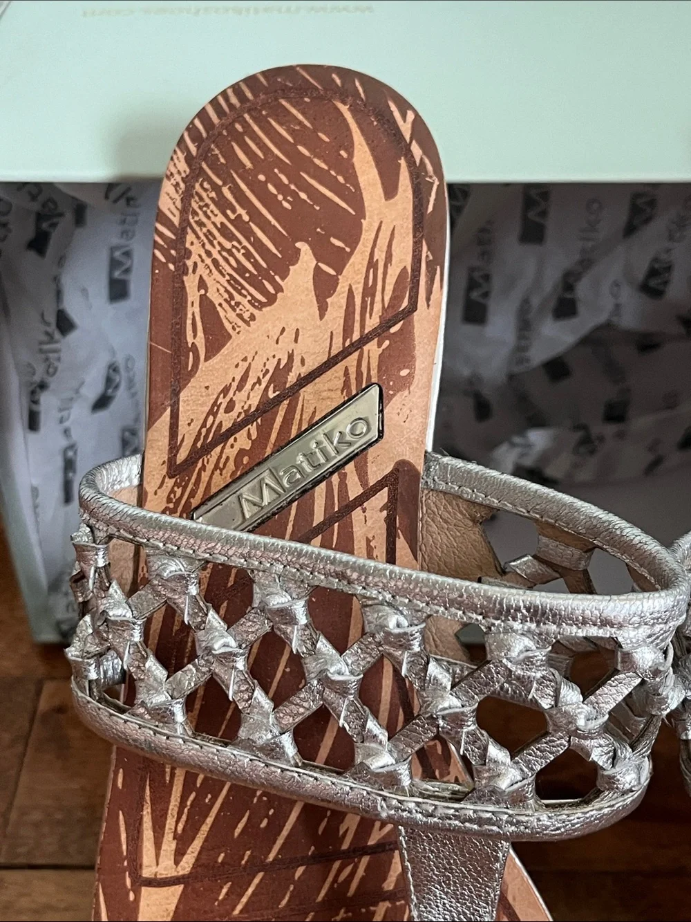 Matiko Fiona Silver Leather Woven Thong Sandals Women's Size 8.5 Boho